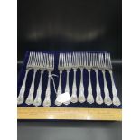 12 heavy silver Hall marked King's pattern forks London 683 grams.