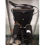 Set of boots 10 x 50s binocalurs together with case.