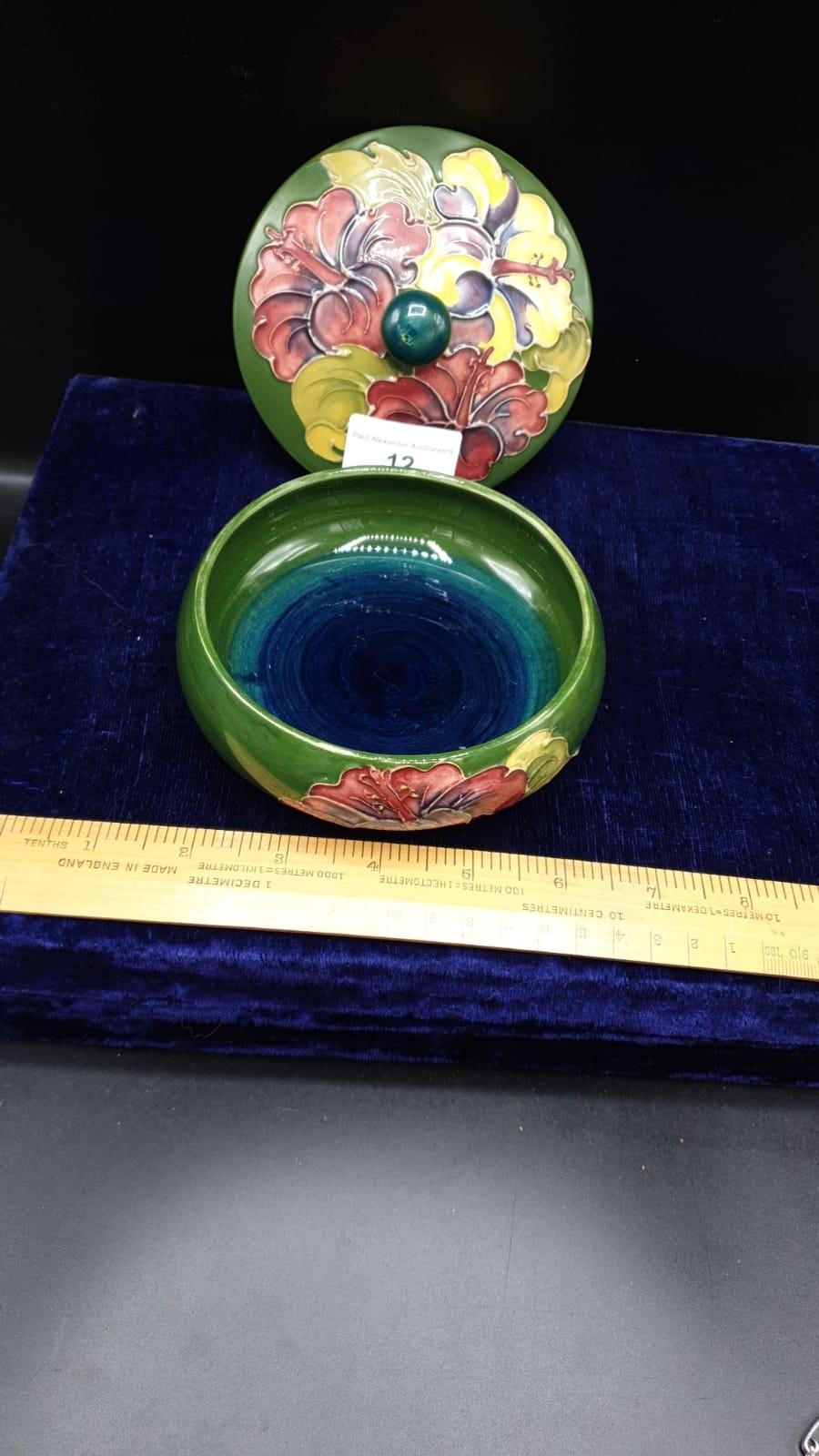 Early Moorcroft Hibicus Pattern Powder Bowl With Cover. - Image 2 of 3