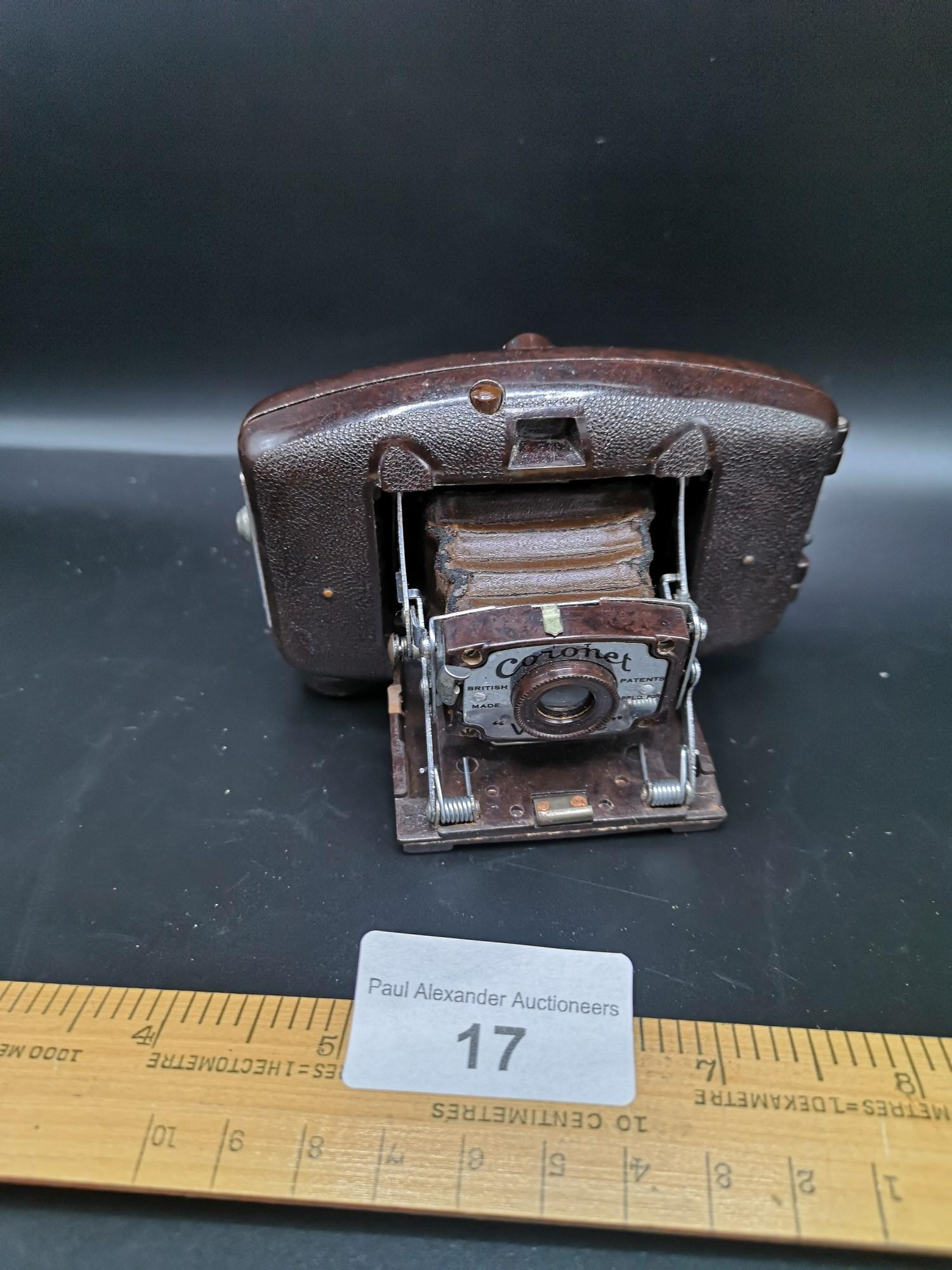 Cornet vogue brown bakelite bellows camera.