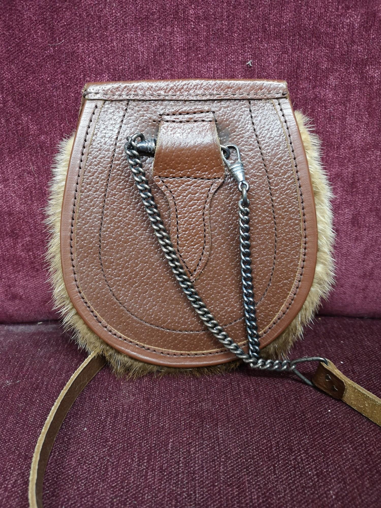 Vintage celtic sporran in brown leather. - Image 3 of 3