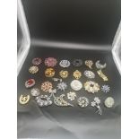 Lot of quality brooches etc.