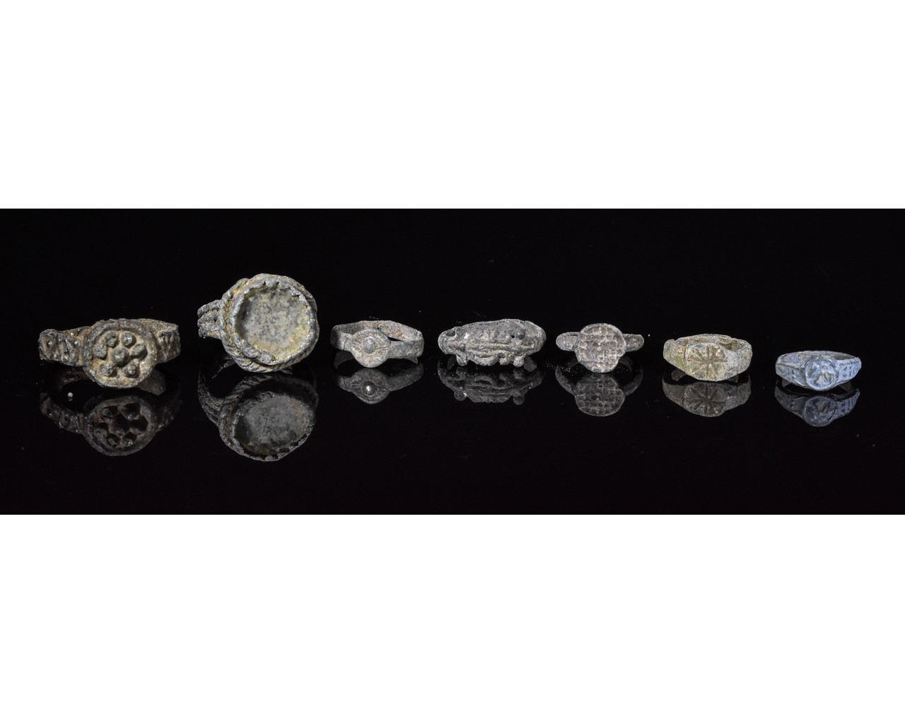 COLLECTION OF MEDIEVAL PEWTER RINGS - Image 2 of 5