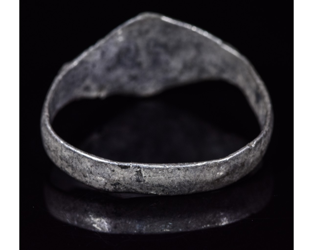VIKING SILVER RING WITH RUNIC SYMBOLS - Image 3 of 4