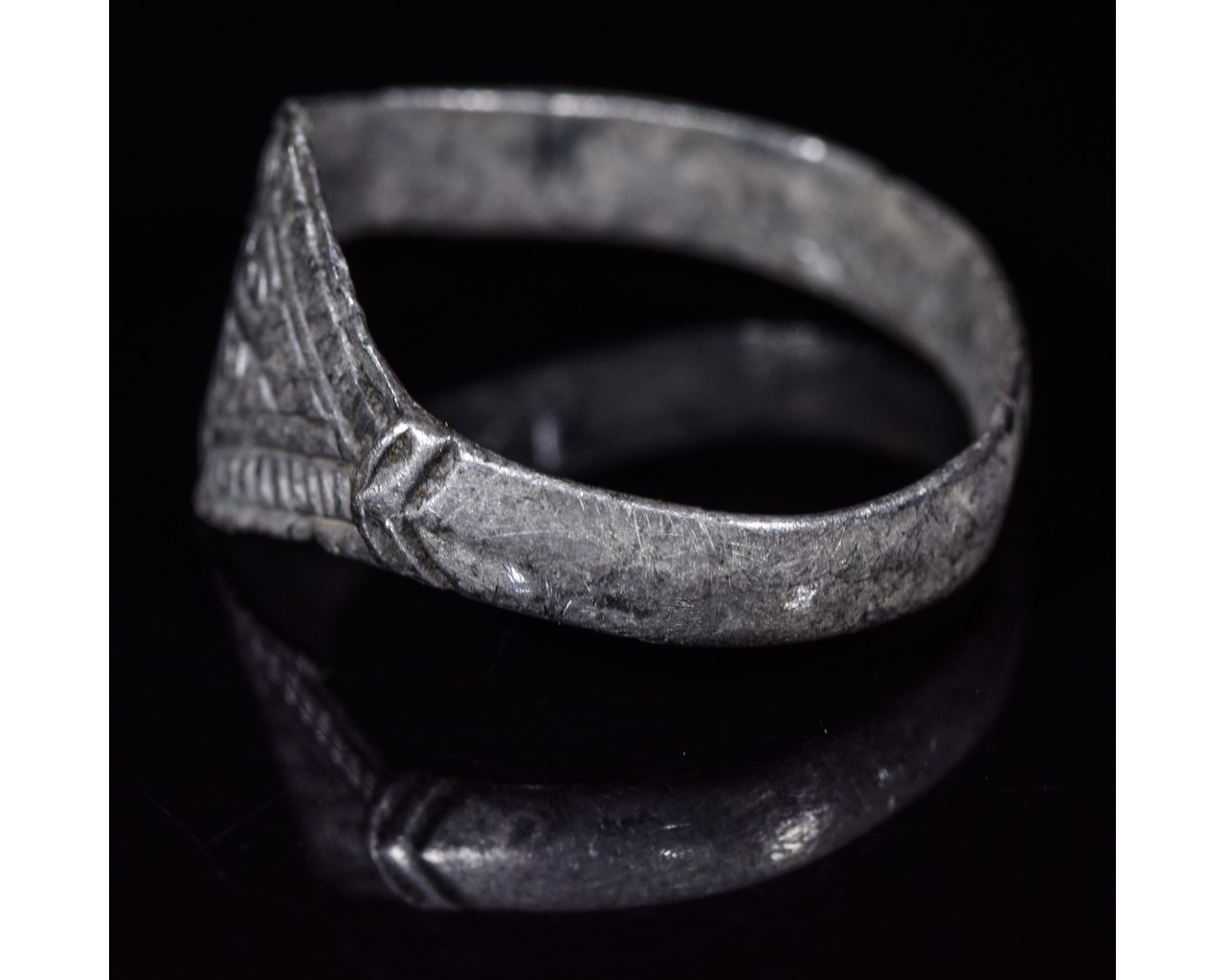 VIKING SILVER RING WITH RUNIC SYMBOLS - Image 2 of 4