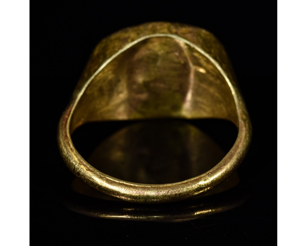 ROMAN GOLD INTAGLIO RING WITH APOLLO KITHAROIDOS - Image 3 of 5