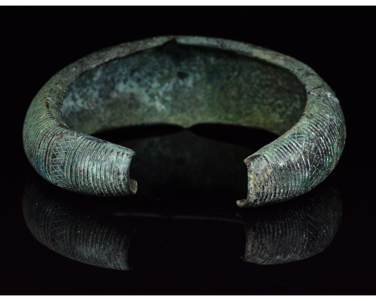 VIKING BRONZE BRACELET - SUPERB PATINA & DECORATION - Image 3 of 6