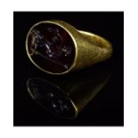 ROMAN GOLD INTAGLIO RING WITH AQUARIUS - RARE