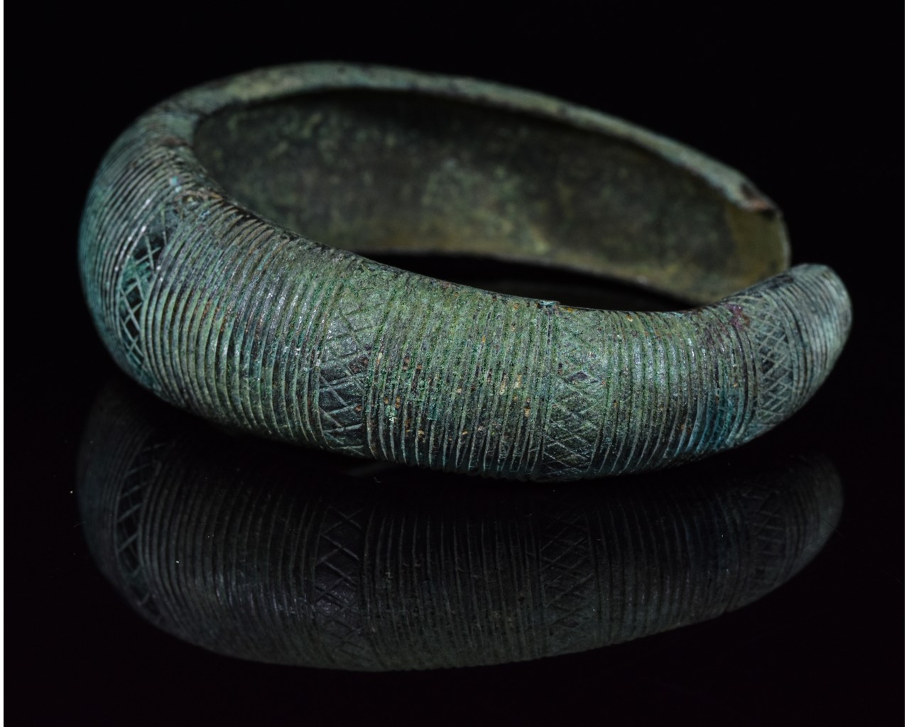 VIKING BRONZE BRACELET - SUPERB PATINA & DECORATION - Image 2 of 6