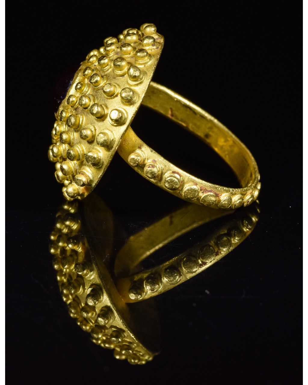 ROMAN GOLD RING WITH GARNET STONE - Image 3 of 5