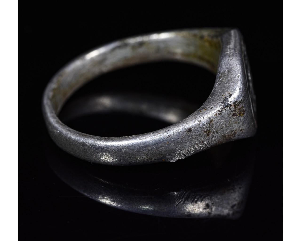 MEDIEVAL SILVER RING WITH FLOWER - Image 4 of 4