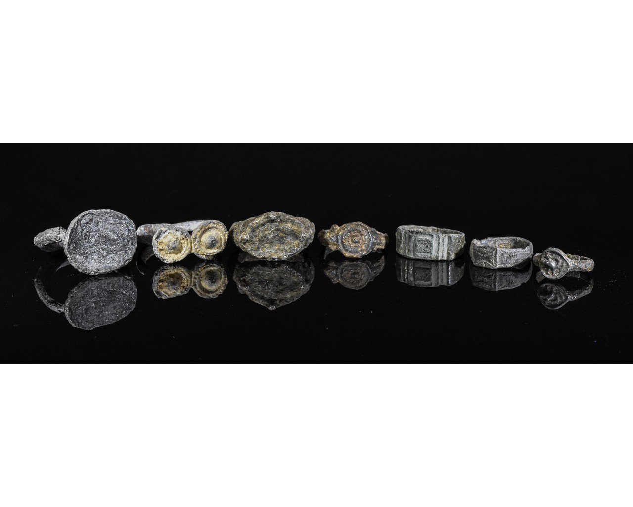 COLLECTION OF MEDIEVAL PEWTER RINGS - Image 4 of 5