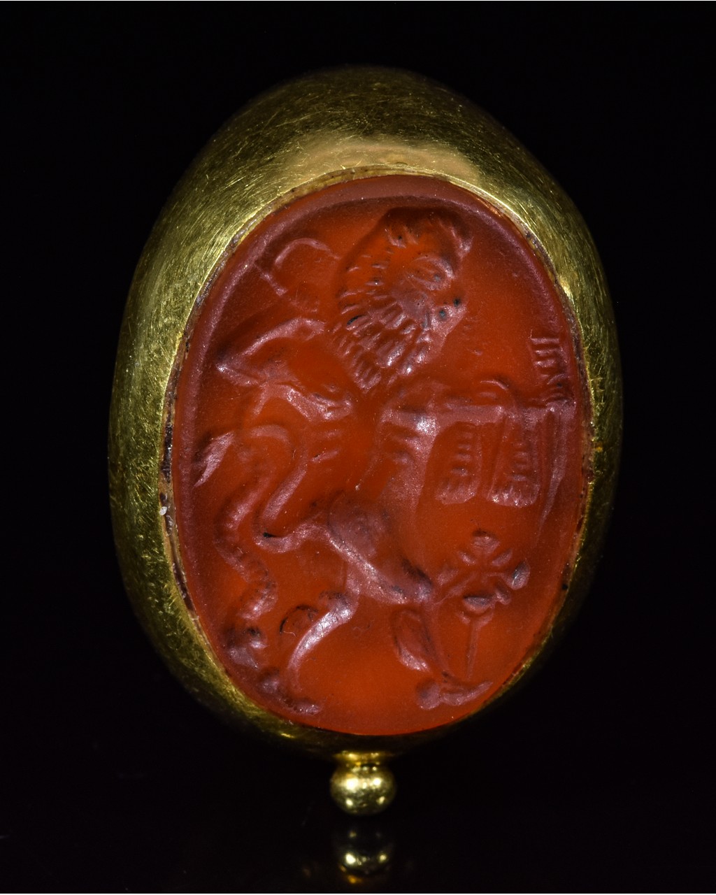 LARGE GANDHARAN GOLD INTAGLIO RING WITH MINOTAUR - Image 5 of 5