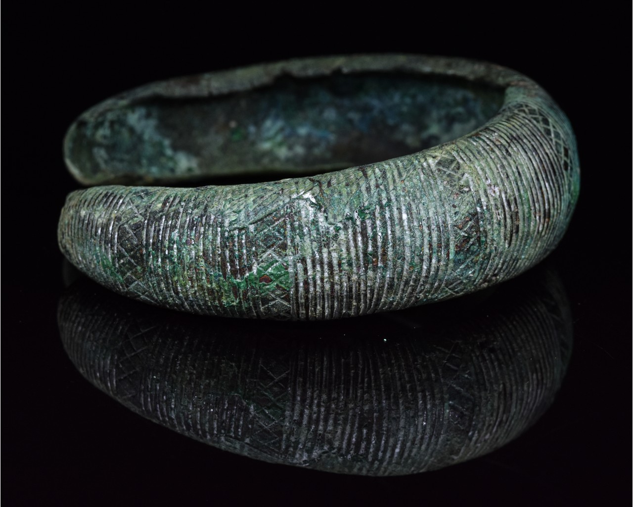 VIKING BRONZE BRACELET - SUPERB PATINA & DECORATION - Image 4 of 6