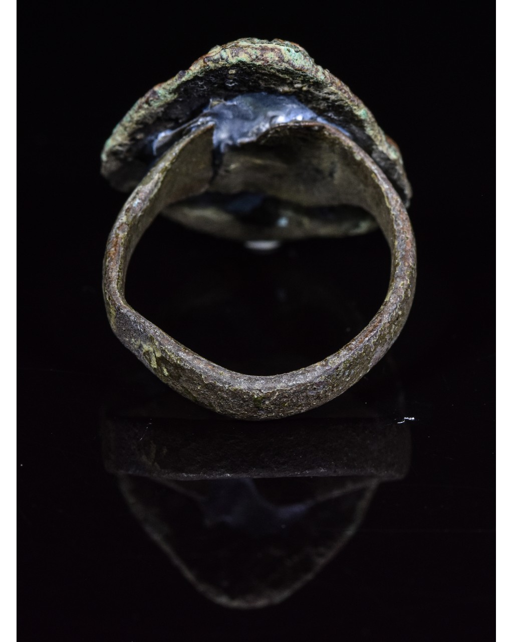 MEDIEVAL BRONZE DECORATED RING - Image 3 of 4