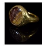 ROMAN GOLD INTAGLIO RING - PAX HOLDING CERES