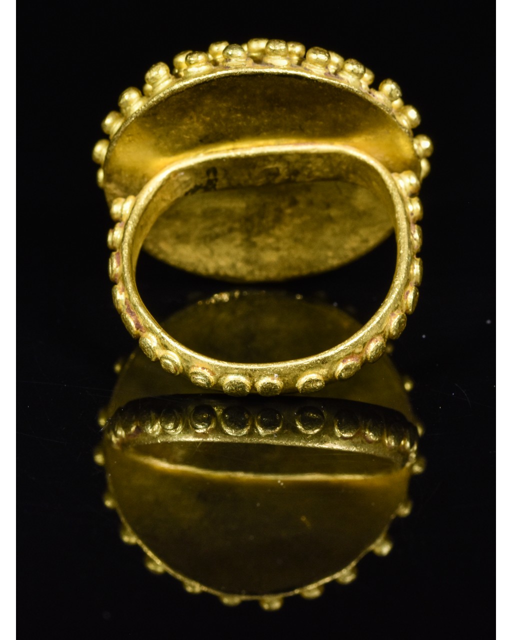 ROMAN GOLD RING WITH GARNET STONE - Image 4 of 5