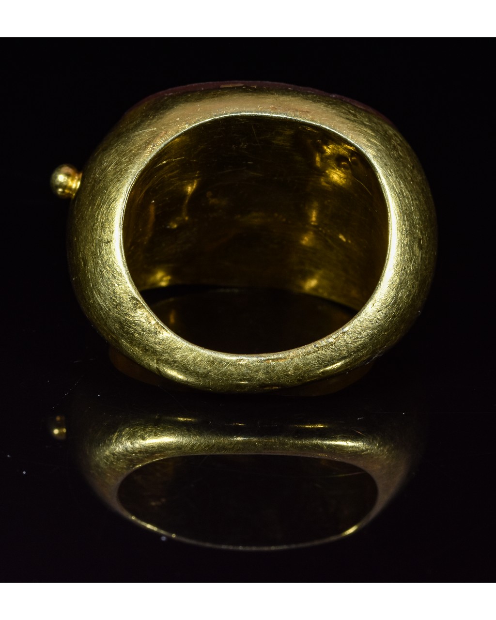 LARGE GANDHARAN GOLD INTAGLIO RING WITH MINOTAUR - Image 3 of 5