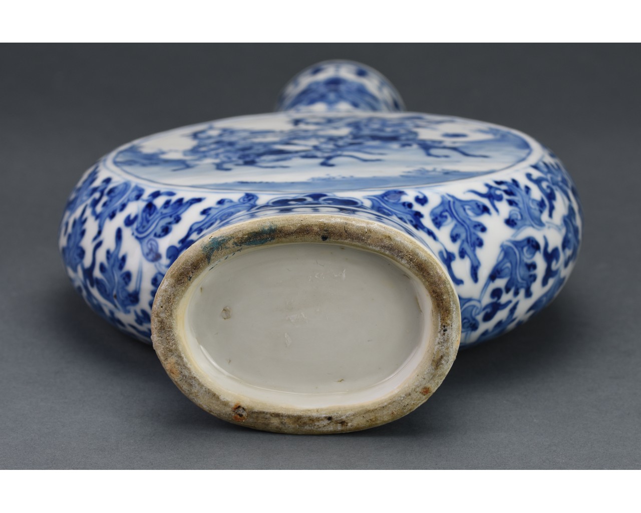 CHINESE BLUE AND WHITE PORCELAIN MOON FLASK - Image 6 of 6