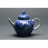 CHINESE KANGXI BLUE AND WHITE PORCELAIN TEA POT