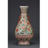 CHINESE FAMILE VERTE VASE