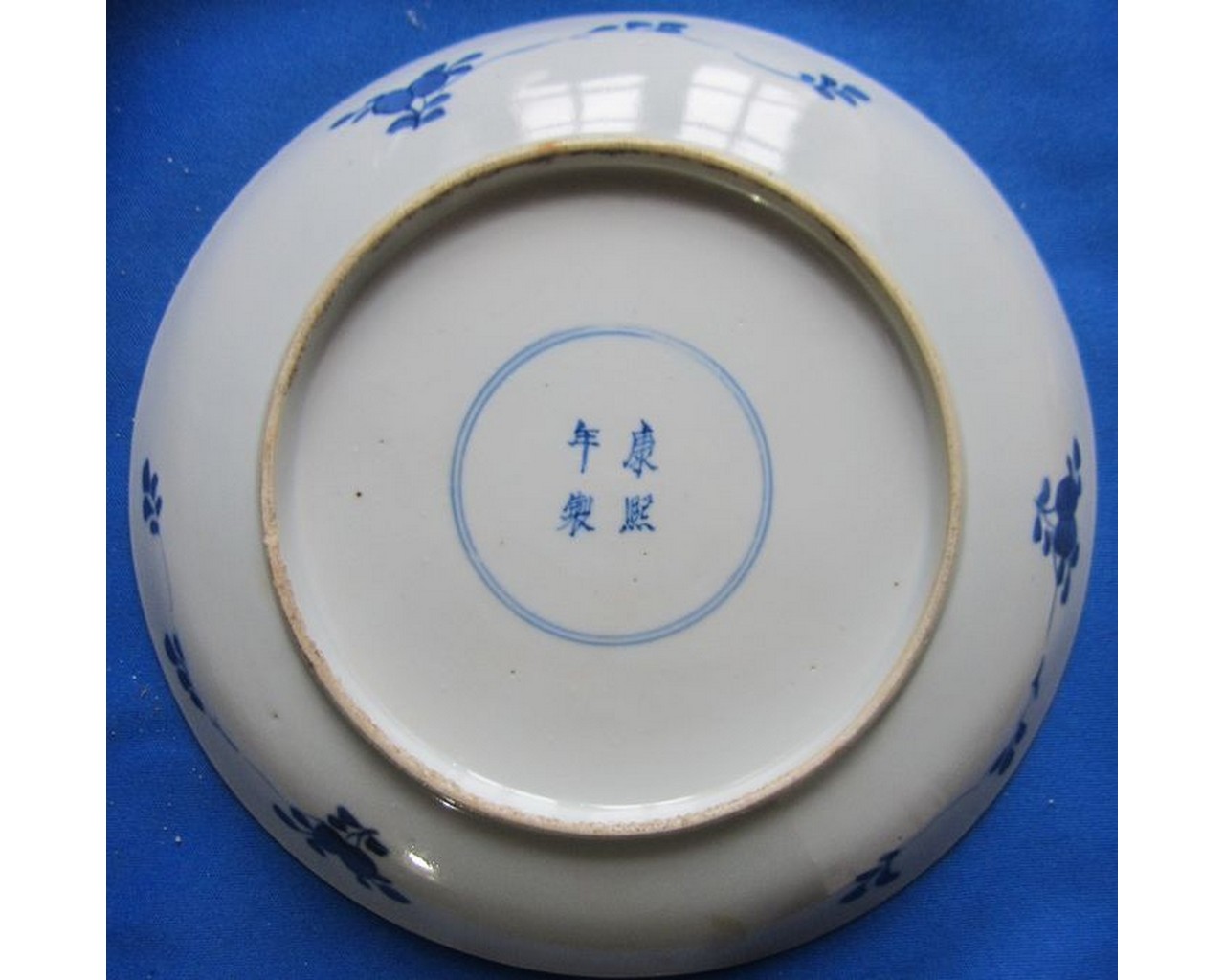 CHINESE BLUE AND WHITE PORCELAIN PLATE WITH HUNTERS - Image 4 of 5