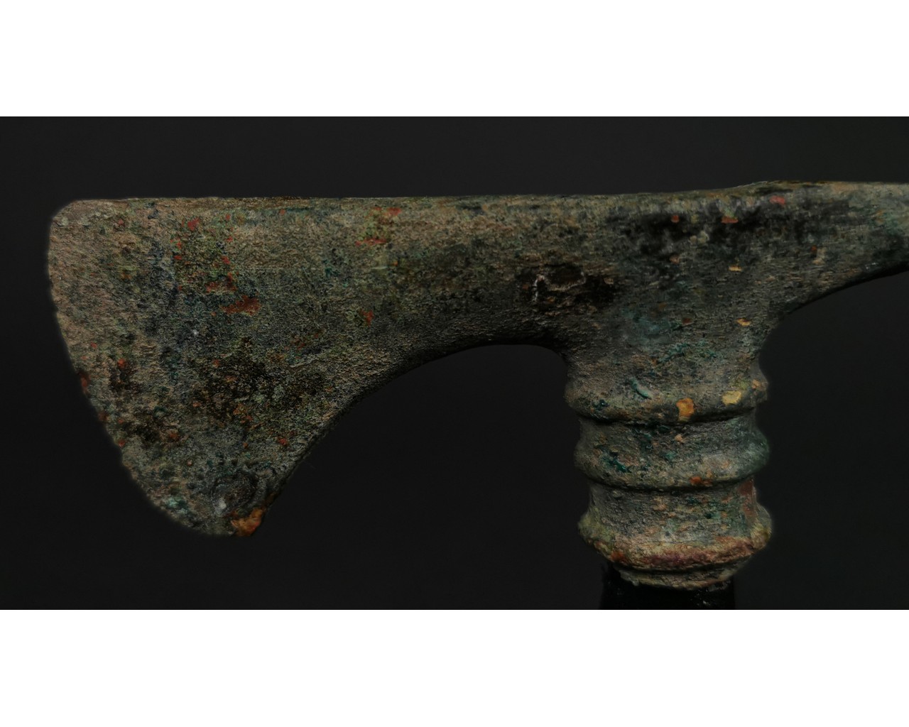 HEAVY BRONZE AGE BATTLE AXE ON STAND - Image 4 of 5