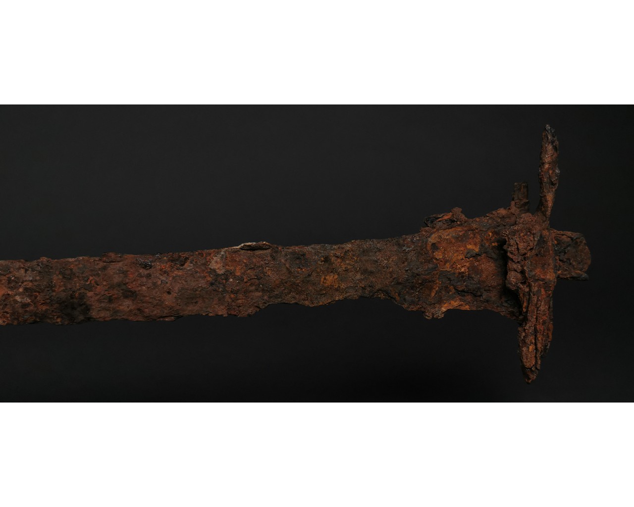 VIKING PERIOD IRON CAVALRY SWORD - Image 4 of 5