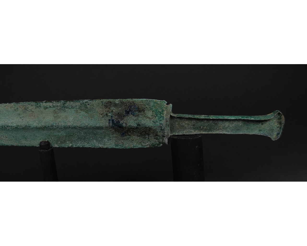 SUPERB ANCIENT BRONZE SWORD WITH HANDLE - Image 2 of 5