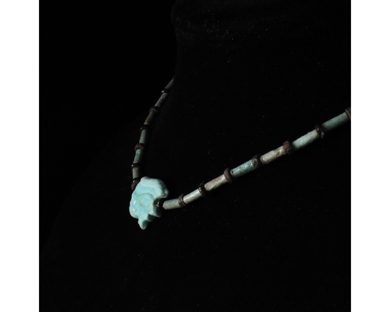 EGYPTIAN FAIENCE NECKLACE WITH EYE OF HORUS AMULET - Image 3 of 3