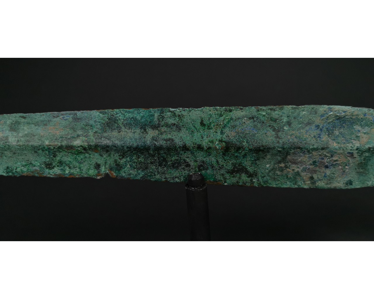 SUPERB ANCIENT BRONZE SWORD WITH HANDLE - Image 4 of 5