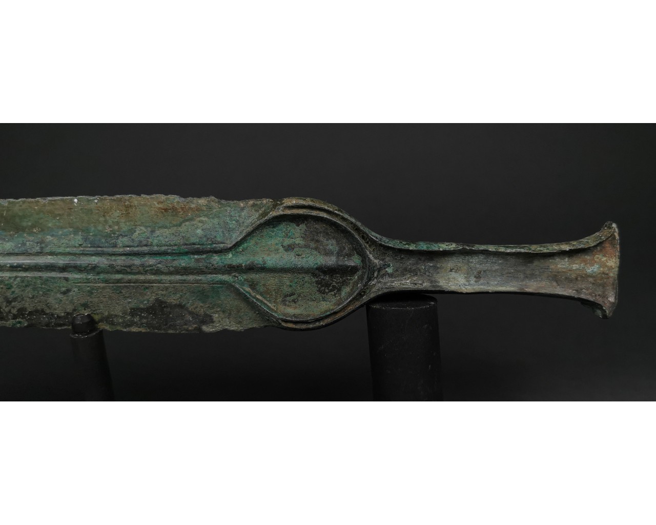 SUPERB ANCIENT BRONZE SWORD WITH IBEX HANDLE - Image 2 of 6