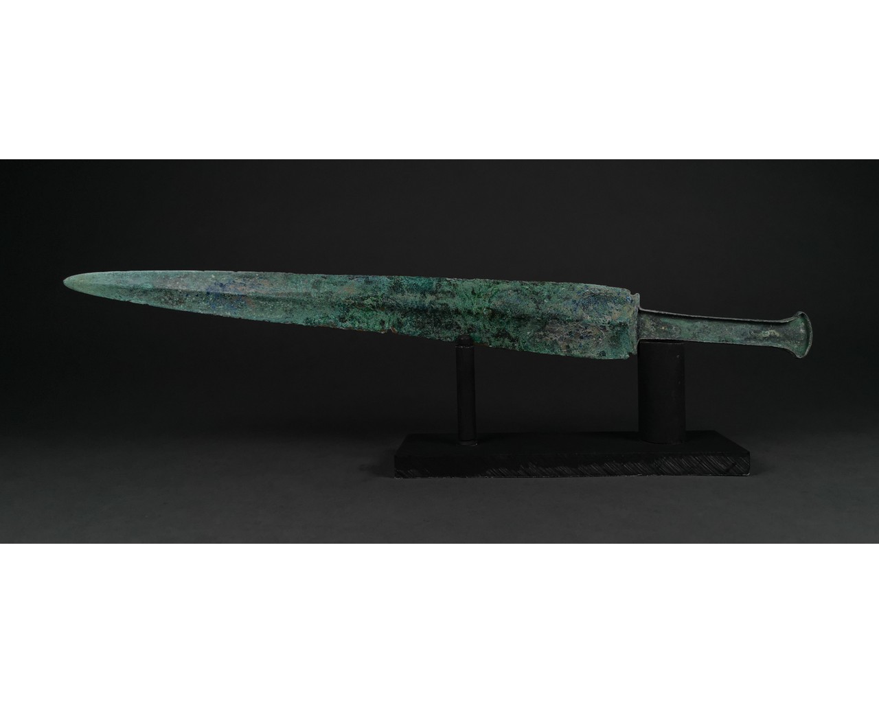 SUPERB ANCIENT BRONZE SWORD WITH HANDLE - Image 3 of 5