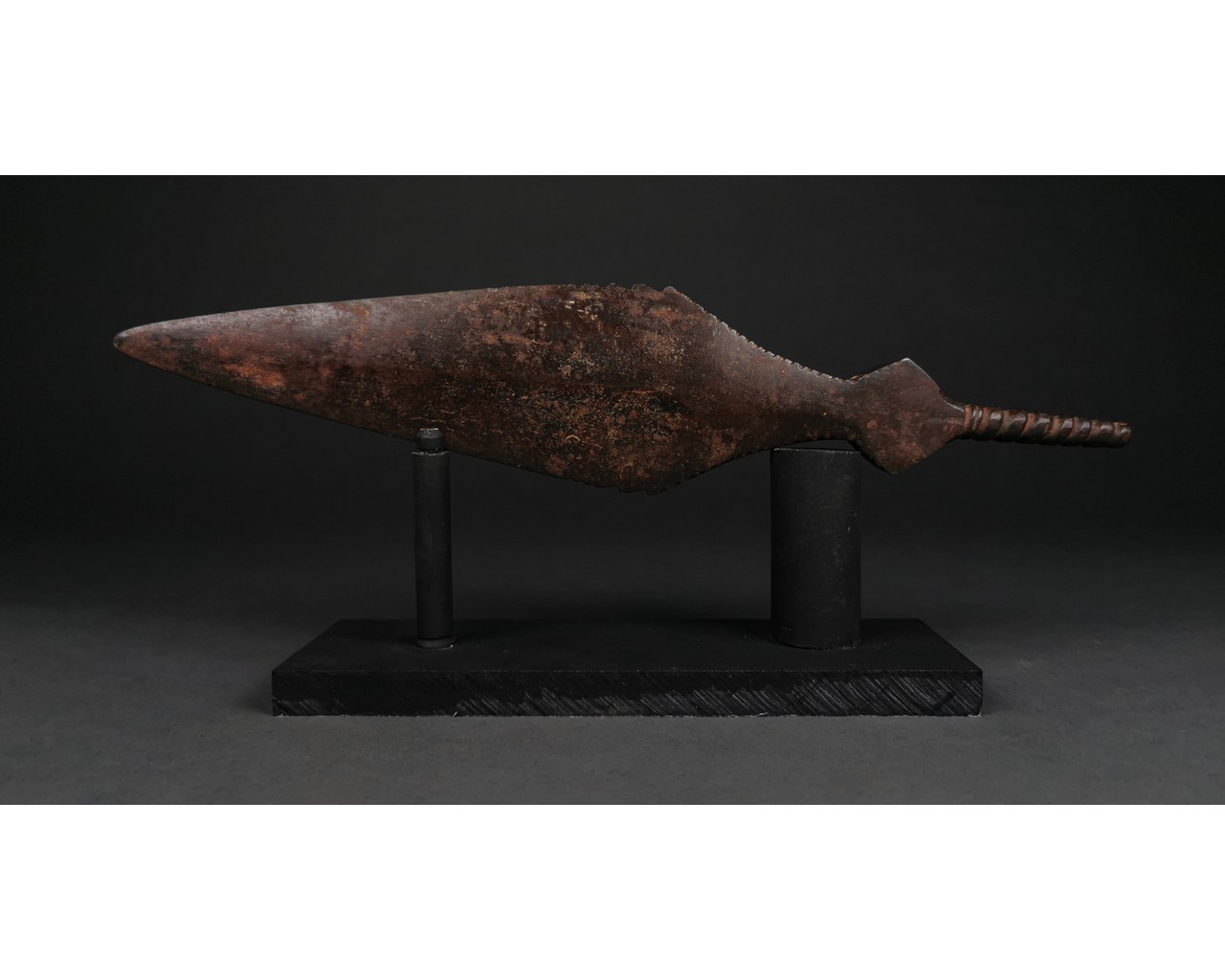 MUGHAL IRON SPEAR ON STAND - Image 4 of 4