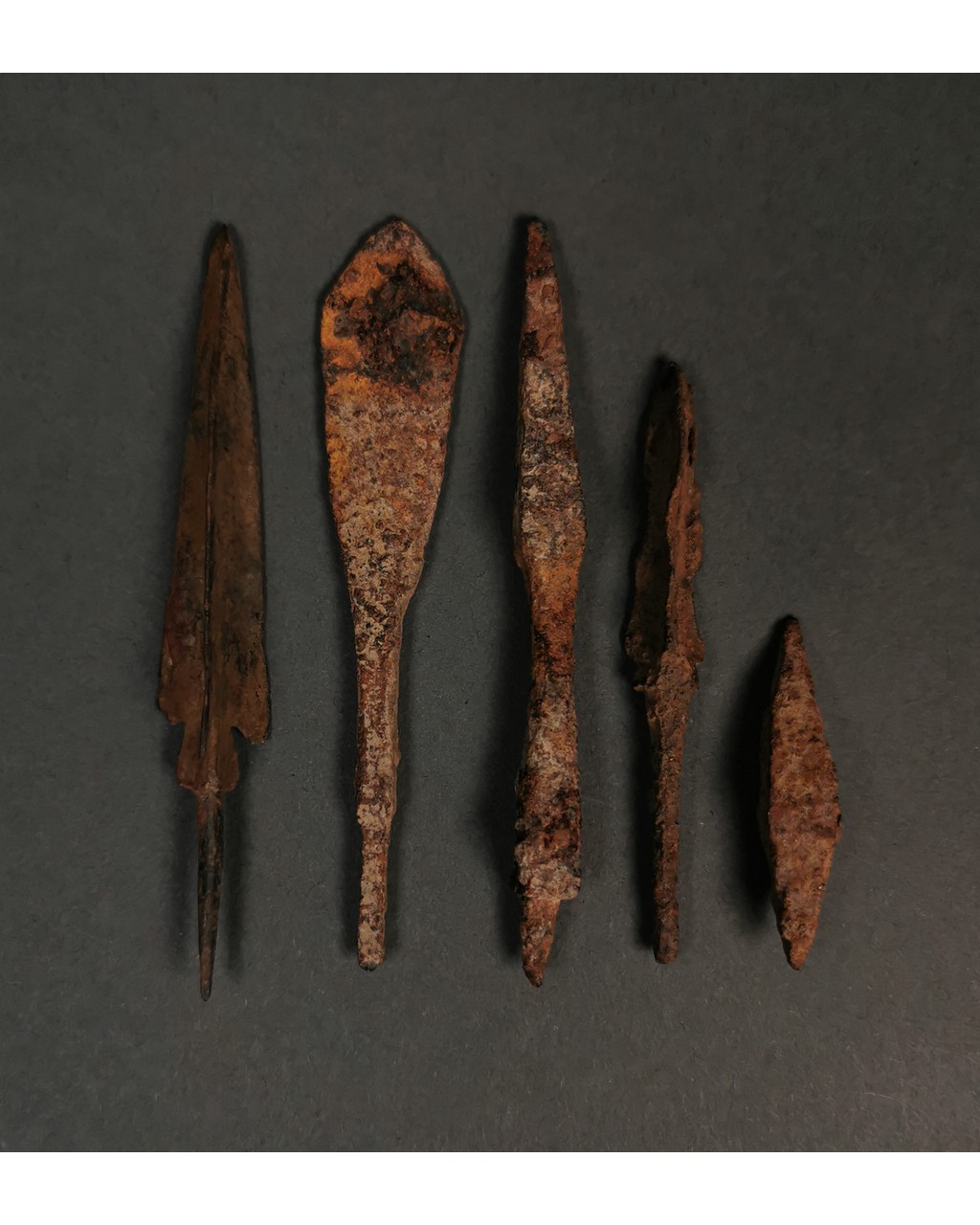 MEDIEVAL IRON ARROW HEADS (5) - Image 3 of 3