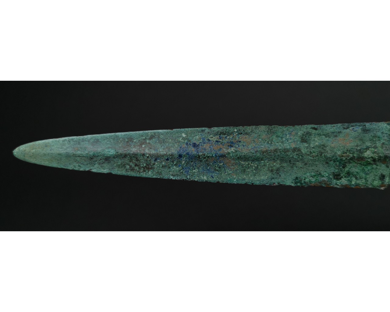 SUPERB ANCIENT BRONZE SWORD WITH HANDLE - Image 5 of 5