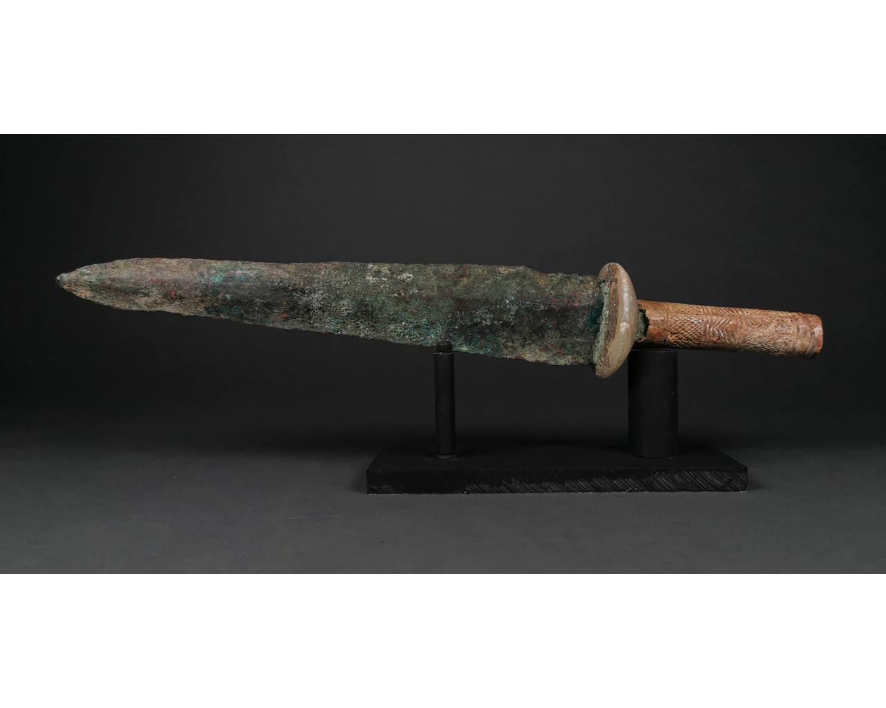 RARE ANCIENT BRONZE SWORD WITH BONE HANDLE - Image 4 of 6