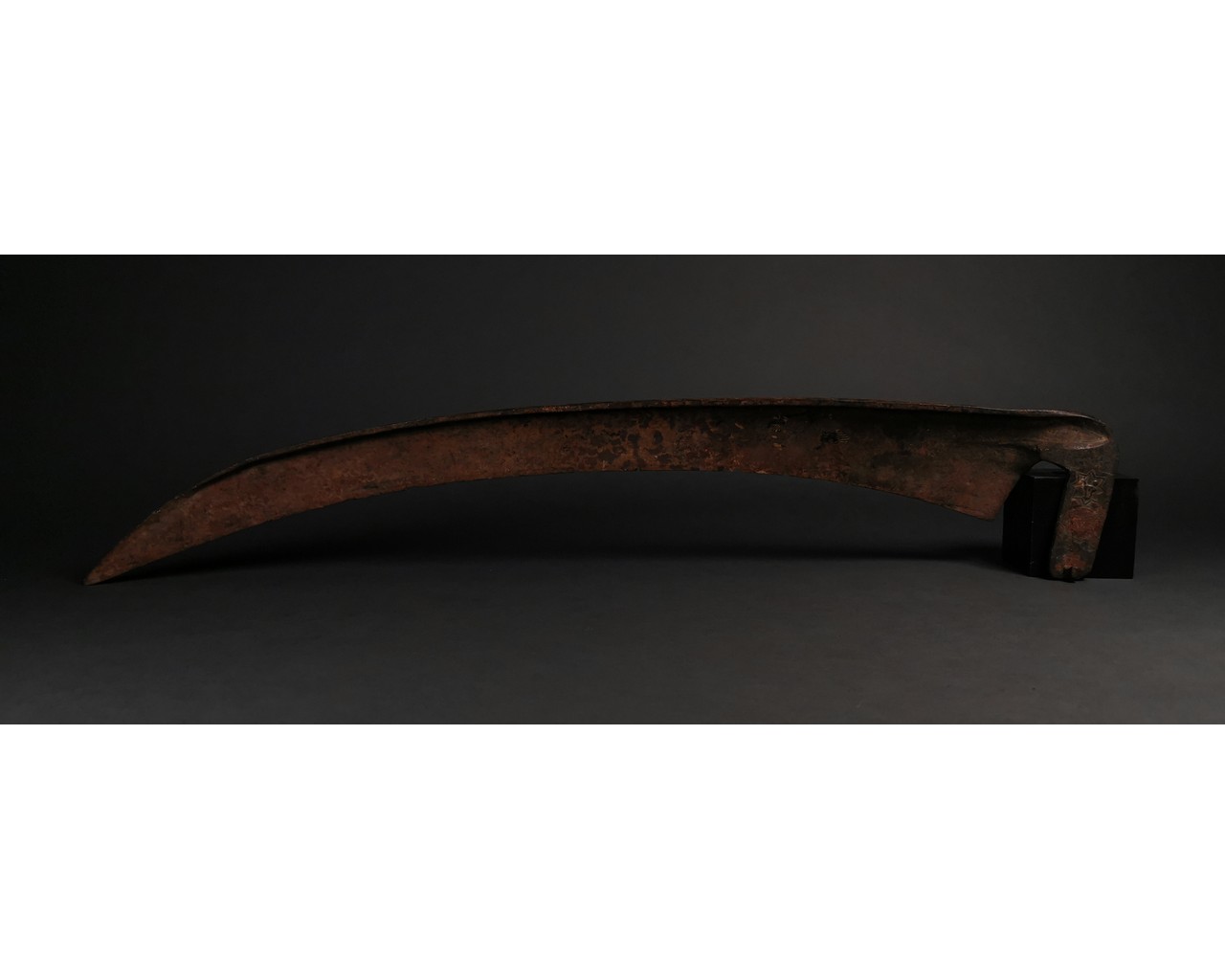 ISLAMIC MUGHAL IRON SICKLE - Image 4 of 7