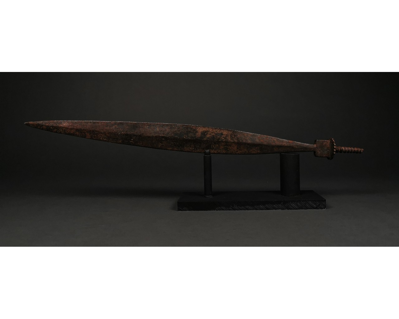 MUGHAL IRON SPEAR ON STAND - Image 4 of 4