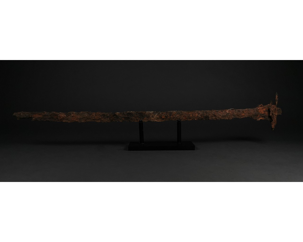 VIKING PERIOD IRON CAVALRY SWORD - Image 5 of 5