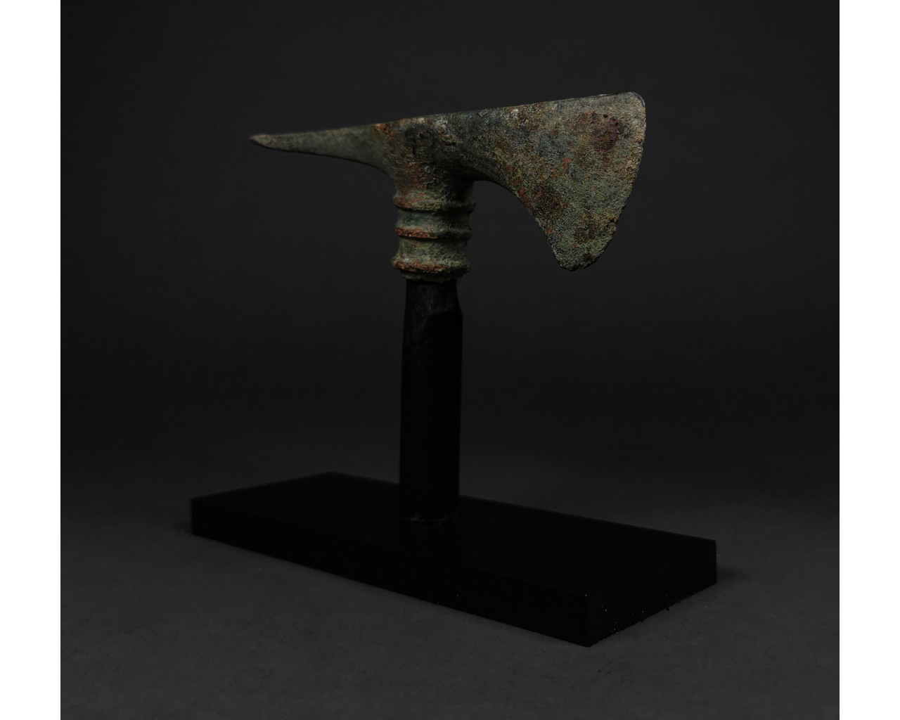 HEAVY BRONZE AGE BATTLE AXE ON STAND - Image 2 of 5