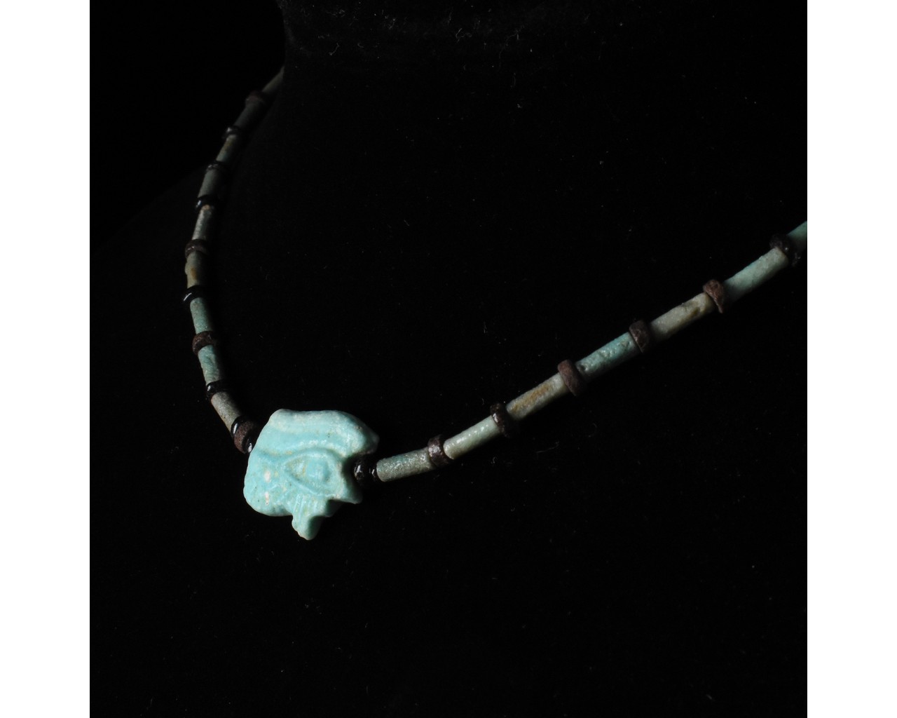 EGYPTIAN FAIENCE NECKLACE WITH EYE OF HORUS AMULET - Image 2 of 3