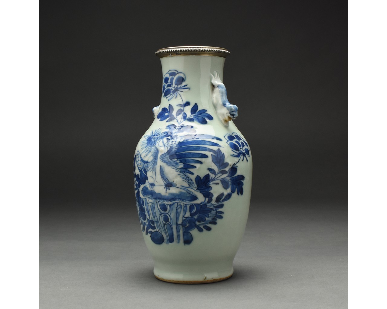 A CELADON-GROUND PORCELAIN VASE, CHINA - Image 8 of 8