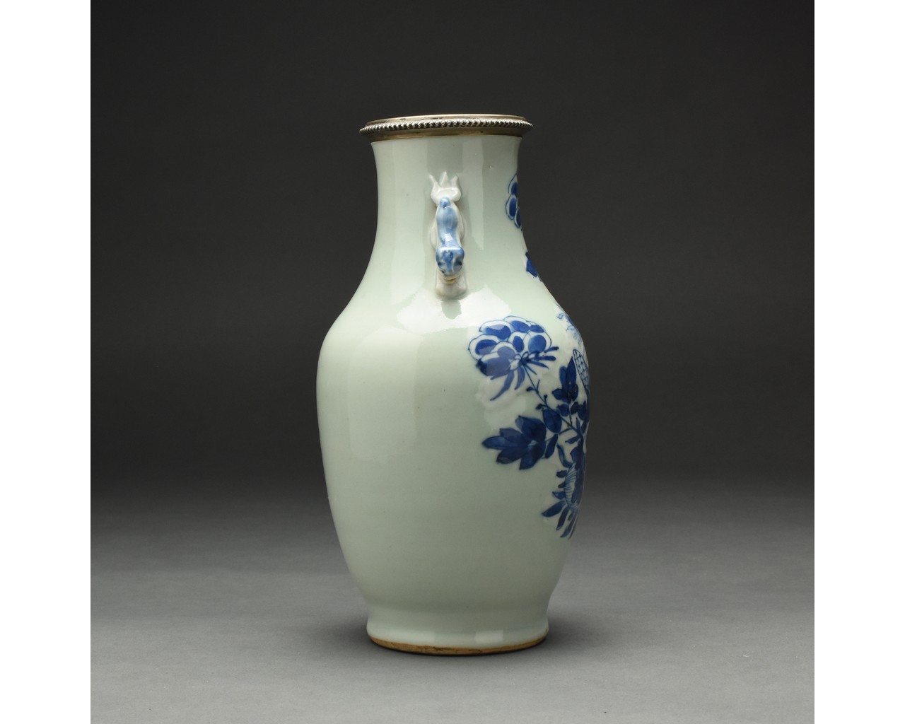 A CELADON-GROUND PORCELAIN VASE, CHINA - Image 2 of 8