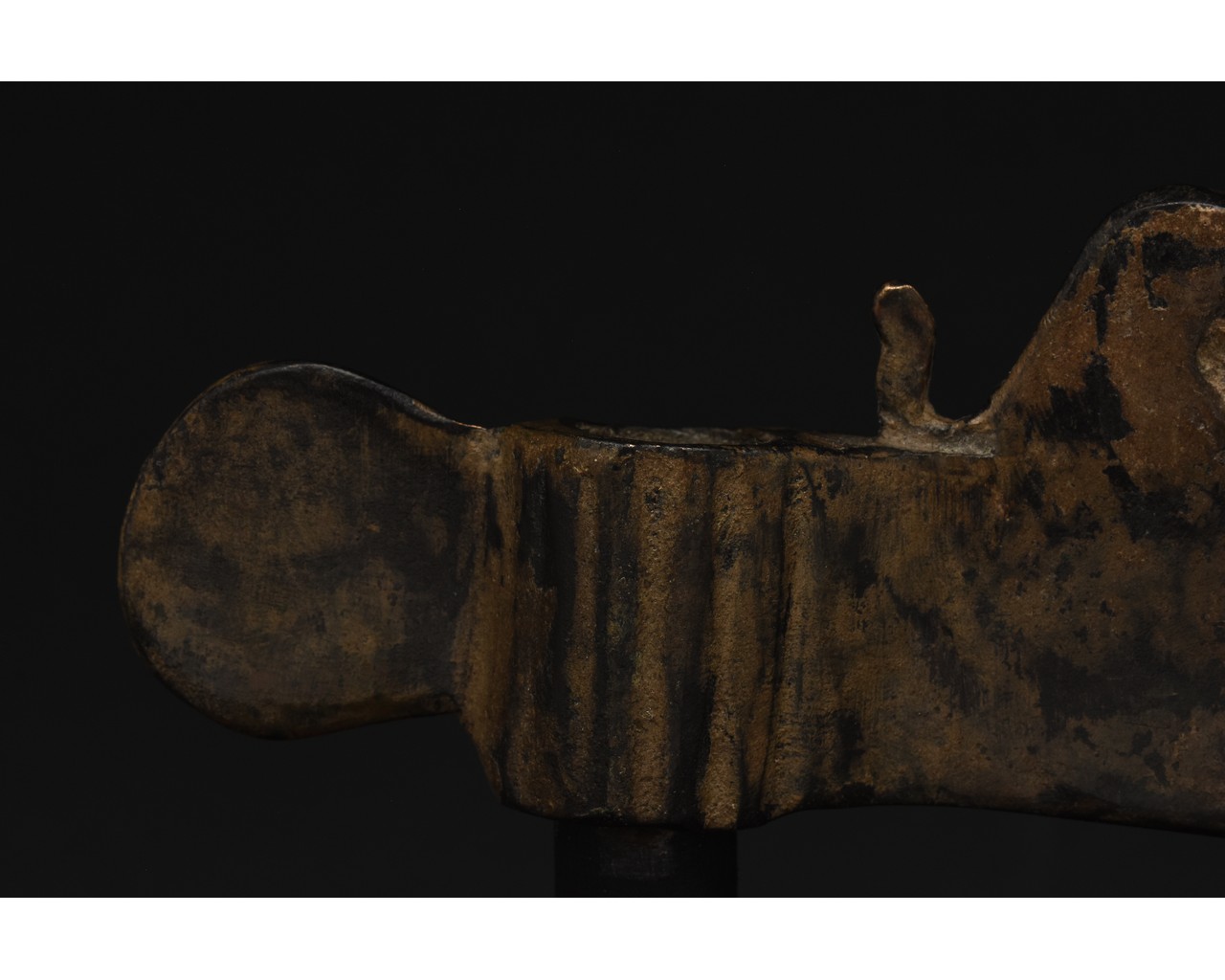 BRONZE AGE AXE HEAD WITH STYLISED TIGER - Image 3 of 7