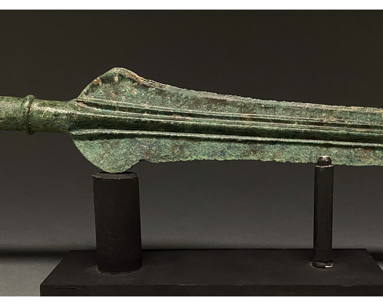 MAGNIFICENT ANCIENT BRONZE DECORATED SPEAR ON STAND - Image 3 of 7