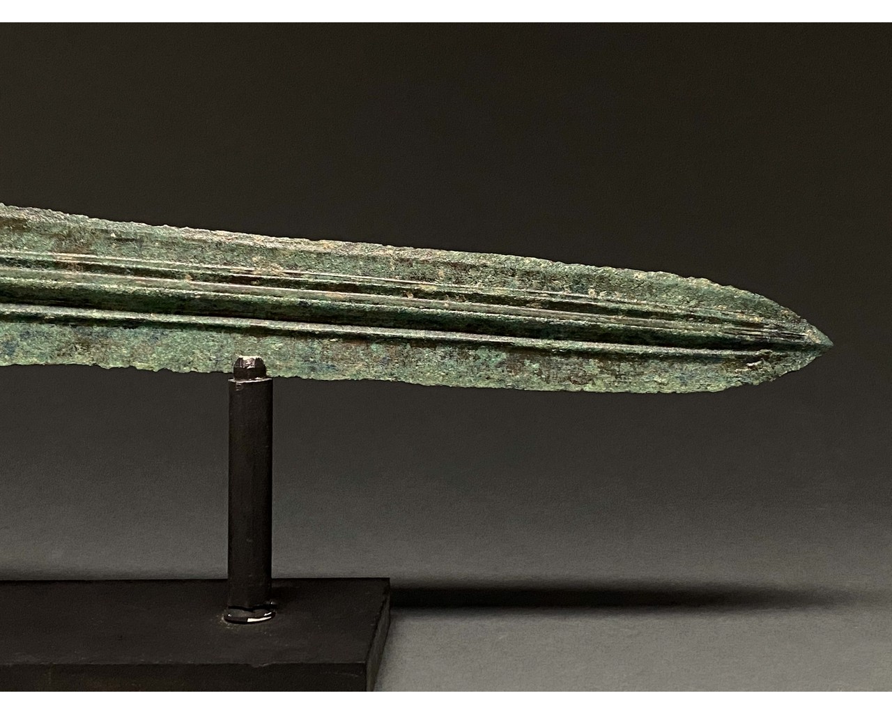 MAGNIFICENT ANCIENT BRONZE DECORATED SPEAR ON STAND - Image 4 of 7