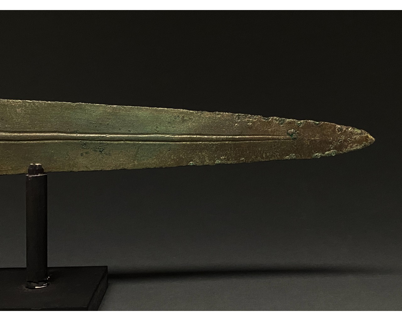 STUNNING ANCEINT BRONZE SWORD WITH IBEX HANDLE - Image 4 of 7