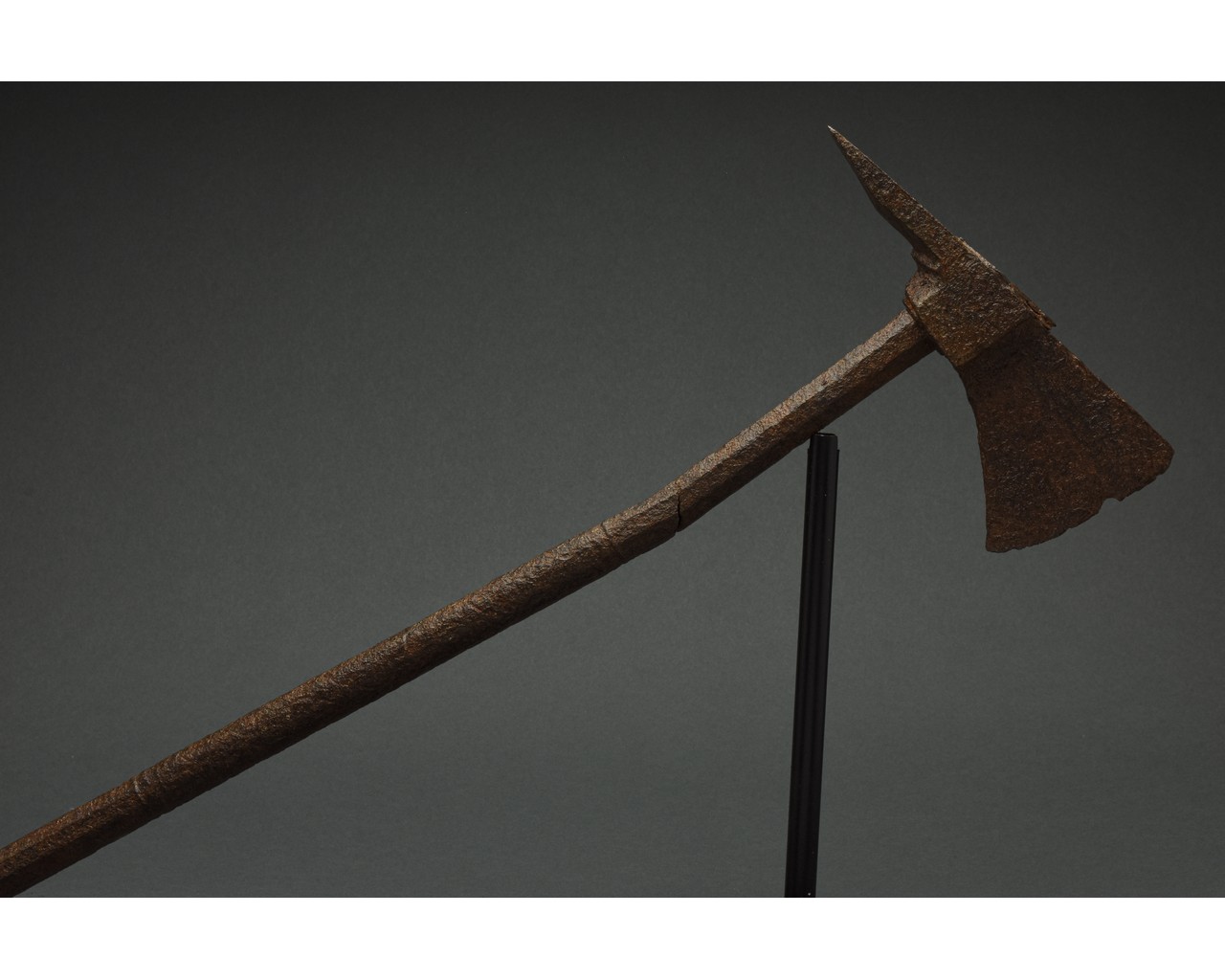 MEDIEVAL BATTLE AXE AND HAMMER WITH HANDLE - Image 2 of 7