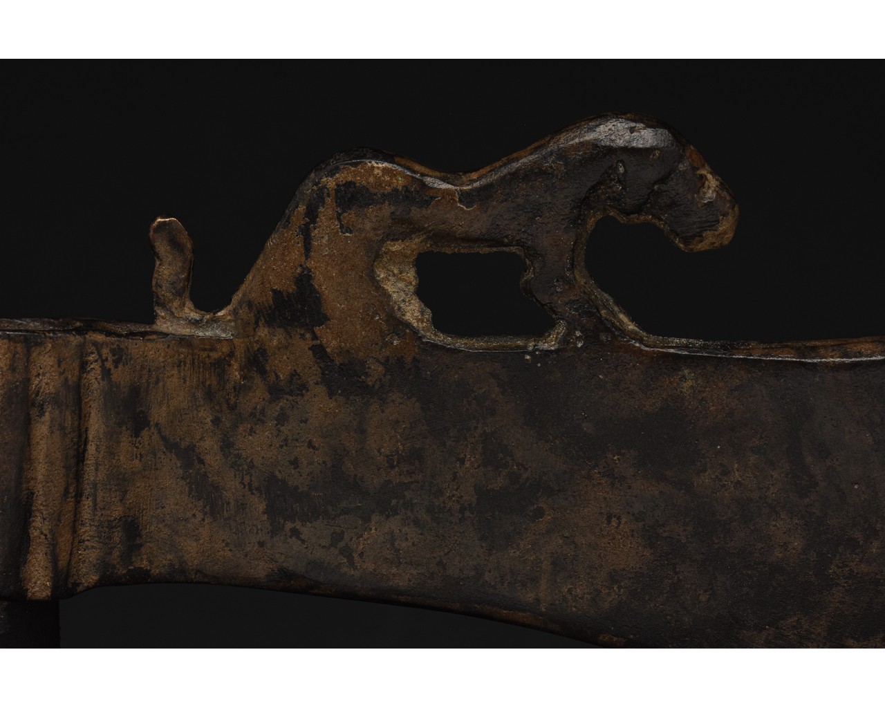 BRONZE AGE AXE HEAD WITH STYLISED TIGER - Image 4 of 7